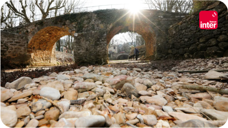 Photo d'un pont ancien pour présenter l'émission climat sur france info avec emma haziza