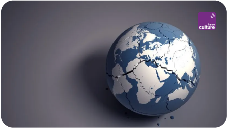 Globe terrestre fissuré et fragile pour représenter l'émission "la question du jour" sur france culture avec emma haziza
