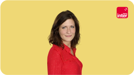 Présentatrice du 5/7 sur France info le 18 avril 2024 en présence d'Emma Haziza